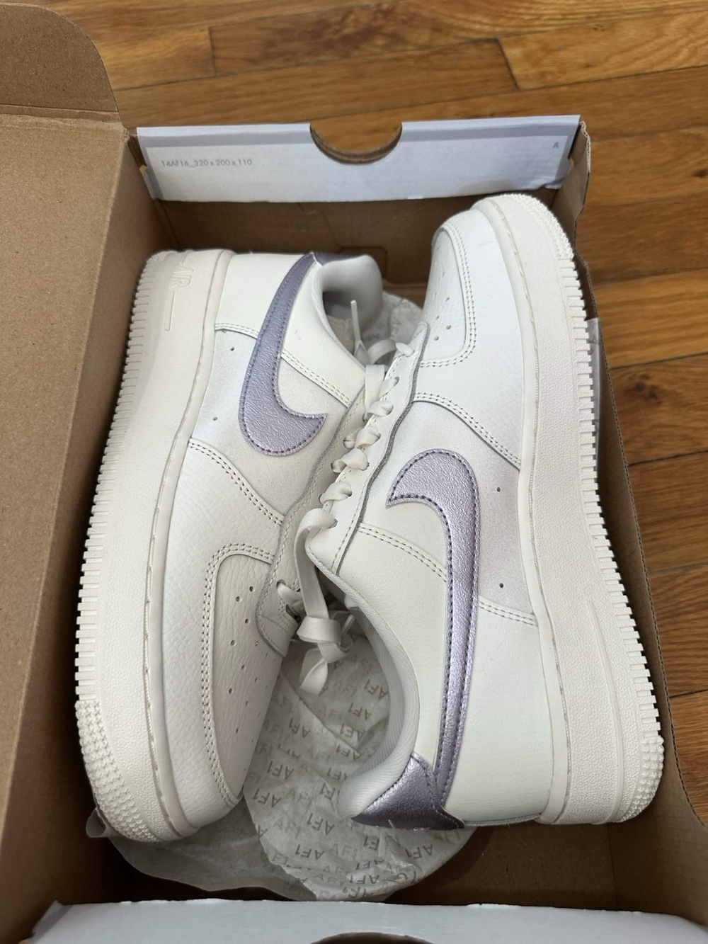 *Slightly Used* Nike Air Force Women White Purple (DV7470-100) Size 8W - Picture 3 of 11